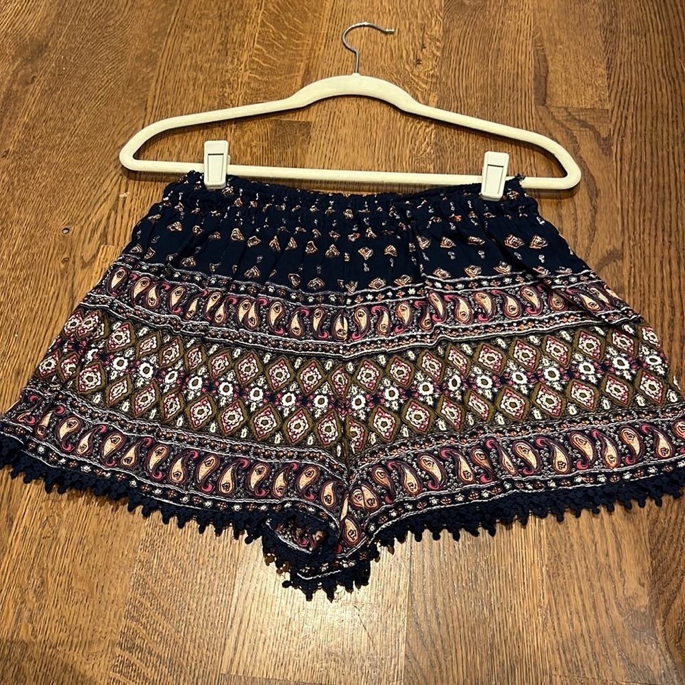 Angie Women’s Blue Orange and Red Patterned Shorts Size Medium